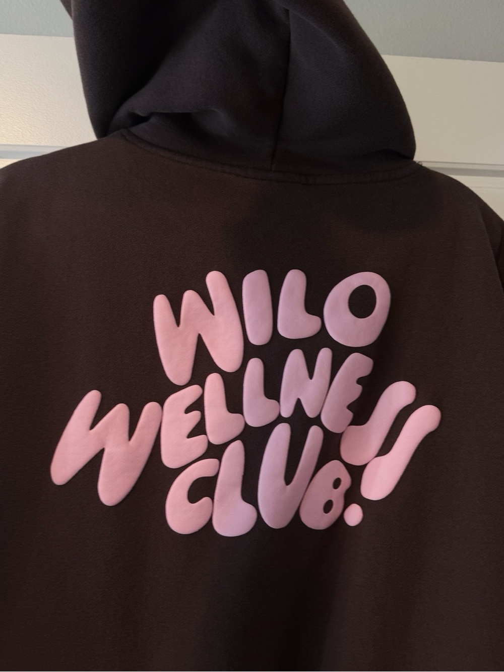 NEW / NWOT - WILO Brown Pullover Hoodie with Pink Logo - Picture 4 of 5